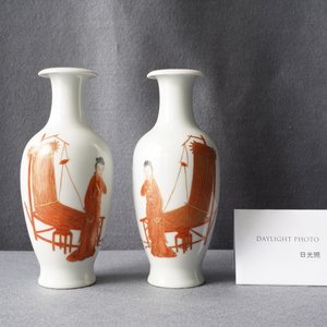 A pair of Chinese iron red and gilt vases, Qianlong mark, Republic — 照片 8