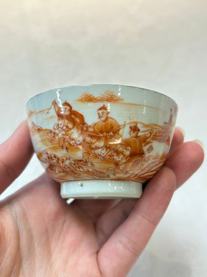 A pair of Chinese iron-red-decorated 'deer hunting' cups and saucers, Qianlong — photo 11