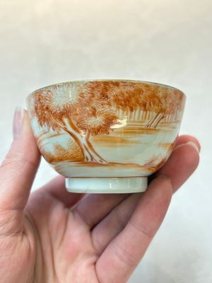 A pair of Chinese iron-red-decorated 'deer hunting' cups and saucers, Qianlong — photo 13