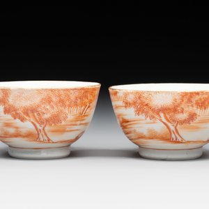 A pair of Chinese iron-red-decorated 'deer hunting' cups and saucers, Qianlong — photo 6