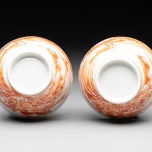 A pair of Chinese iron-red-decorated 'deer hunting' cups and saucers, Qianlong — photo 9