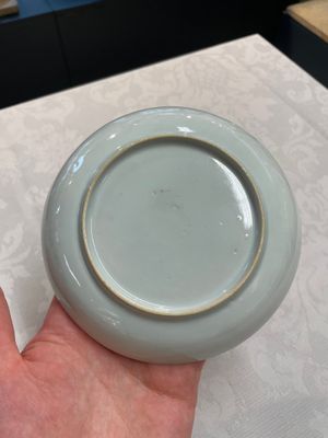 A pair of Chinese iron-red saucers and two plates, Kangxi/Yongzheng — 照片 12