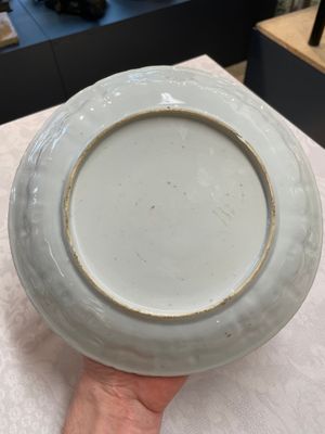 A pair of Chinese iron-red saucers and two plates, Kangxi/Yongzheng — 照片 18