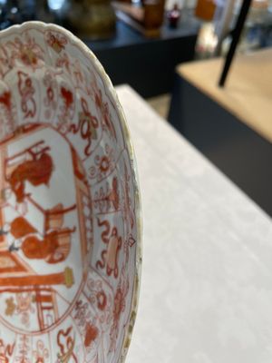 A pair of Chinese iron-red saucers and two plates, Kangxi/Yongzheng — 照片 19