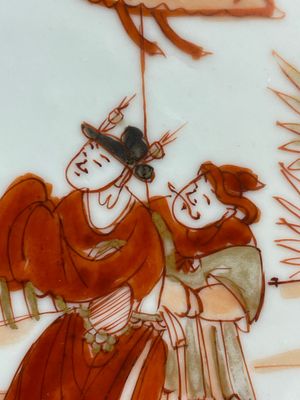 A pair of Chinese iron-red saucers and two plates, Kangxi/Yongzheng — 照片 22