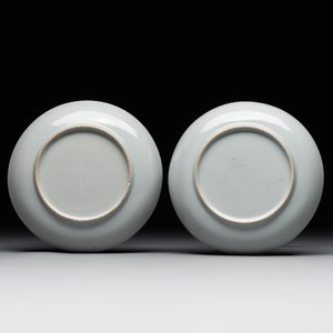 A pair of Chinese iron-red saucers and two plates, Kangxi/Yongzheng — 照片 5
