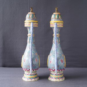 A pair of Chinese Islamic market Canton enamel ewers and covers, Qianlong/Jiaqing — photo 11