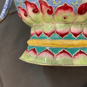 A pair of Chinese Islamic market Canton enamel ewers and covers, Qianlong/Jiaqing — photo 23