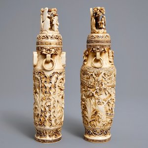 A pair of Chinese ivory vases and covers with figures in landscapes, 1st quarter 20th C. — 照片 3