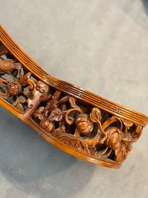 A pair of Chinese jade-inset wooden table screens, a jade-inset wooden ruyi with its original stand and a jade 'bi' disc on a wooden stand, 19/20th C. — 照片 20