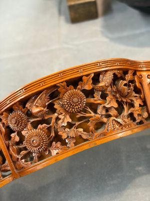 A pair of Chinese jade-inset wooden table screens, a jade-inset wooden ruyi with its original stand and a jade 'bi' disc on a wooden stand, 19/20th C. — 照片 23