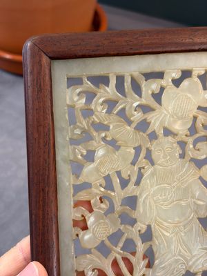 A pair of Chinese jade-inset wooden table screens, a jade-inset wooden ruyi with its original stand and a jade 'bi' disc on a wooden stand, 19/20th C. — 照片 26