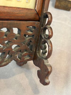 A pair of Chinese jade-inset wooden table screens, a jade-inset wooden ruyi with its original stand and a jade 'bi' disc on a wooden stand, 19/20th C. — 照片 35