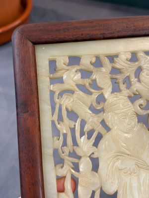 A pair of Chinese jade-inset wooden table screens, a jade-inset wooden ruyi with its original stand and a jade 'bi' disc on a wooden stand, 19/20th C. — 照片 37