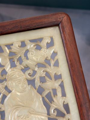 A pair of Chinese jade-inset wooden table screens, a jade-inset wooden ruyi with its original stand and a jade 'bi' disc on a wooden stand, 19/20th C. — 照片 38