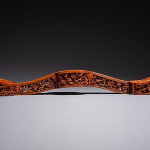 A pair of Chinese jade-inset wooden table screens, a jade-inset wooden ruyi with its original stand and a jade 'bi' disc on a wooden stand, 19/20th C. — 照片 8