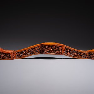 A pair of Chinese jade-inset wooden table screens, a jade-inset wooden ruyi with its original stand and a jade 'bi' disc on a wooden stand, 19/20th C. — 照片 10
