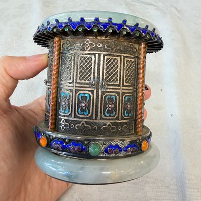 A pair of Chinese jade-mounted enamelled silver vessels and a zoomorphic ashtray — foto 5