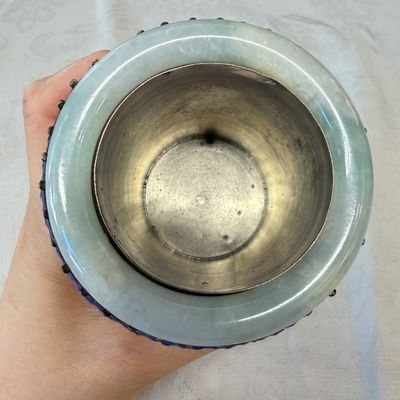A pair of Chinese jade-mounted enamelled silver vessels and a zoomorphic ashtray — foto 6