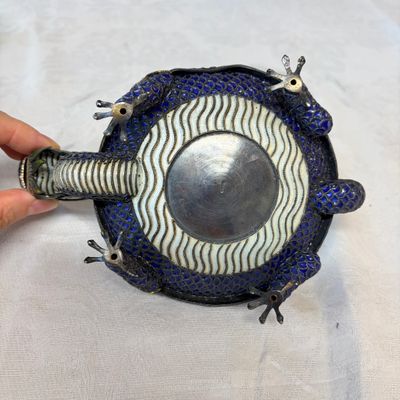 A pair of Chinese jade-mounted enamelled silver vessels and a zoomorphic ashtray — foto 24