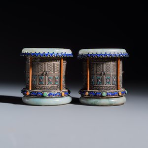 A pair of Chinese jade-mounted enamelled silver vessels and a zoomorphic ashtray — foto 5
