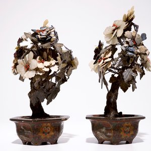 A pair of Chinese jade, soapstone, agate and coral trees in cloisonné pots, China, 19/20th C. — photo 5