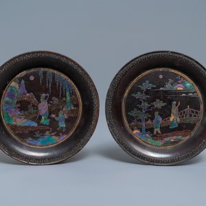 A pair of Chinese lac burgauté saucer dishes, Kangxi — 照片 1