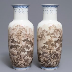 A pair of Chinese landscape vases, signed Zhou Guo Jun, Republic, 20th C. — photo 1