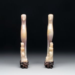 A pair of Chinese lavender and emerald-green jadeite parrots on wooden stands, 19th C. — foto 3