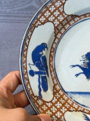 A pair of Chinese 'leaping pekinese' plates, possibly after a design by Cornelis Pronk, Qianlong, ca. 1740 — 照片 3