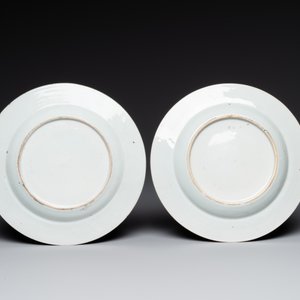 A pair of Chinese 'leaping pekinese' plates, possibly after a design by Cornelis Pronk, Qianlong, ca. 1740 — 照片 2