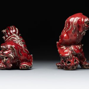 A pair of Chinese lime-green-glazed Buddhist lions and a pair of flambé-glazed Shiwan Buddhist lions, 19/20th C. — photo 11