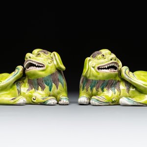 A pair of Chinese lime-green-glazed Buddhist lions and a pair of flambé-glazed Shiwan Buddhist lions, 19/20th C. — photo 2