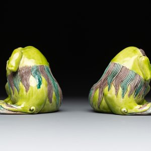A pair of Chinese lime-green-glazed Buddhist lions and a pair of flambé-glazed Shiwan Buddhist lions, 19/20th C. — photo 3