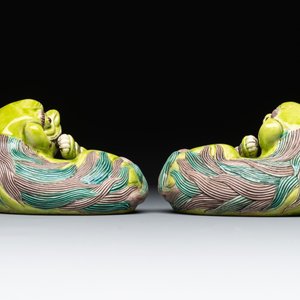 A pair of Chinese lime-green-glazed Buddhist lions and a pair of flambé-glazed Shiwan Buddhist lions, 19/20th C. — photo 4