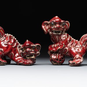 A pair of Chinese lime-green-glazed Buddhist lions and a pair of flambé-glazed Shiwan Buddhist lions, 19/20th C. — photo 8