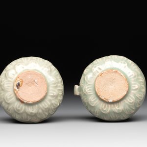 A pair of Chinese Longquan celadon bird feeders, Song — photo 7