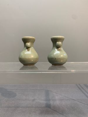 A pair of Chinese Longquan celadon miniature 'touhu' vases, Song/Yuan — photo 2