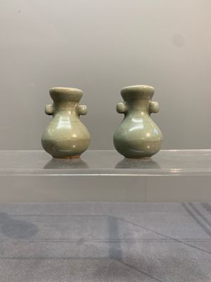 A pair of Chinese Longquan celadon miniature 'touhu' vases, Song/Yuan — photo 3