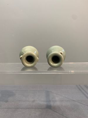 A pair of Chinese Longquan celadon miniature 'touhu' vases, Song/Yuan — photo 5