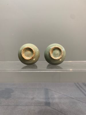 A pair of Chinese Longquan celadon miniature 'touhu' vases, Song/Yuan — photo 6