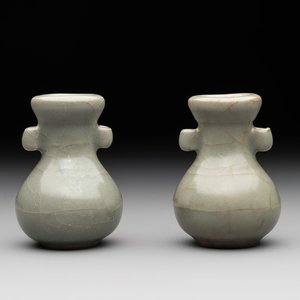 A pair of Chinese Longquan celadon miniature 'touhu' vases, Song/Yuan — photo 1