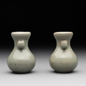 A pair of Chinese Longquan celadon miniature 'touhu' vases, Song/Yuan — photo 2