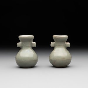 A pair of Chinese Longquan celadon miniature 'touhu' vases, Song/Yuan — photo 3