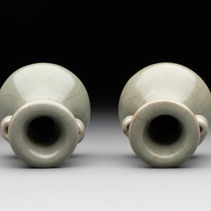 A pair of Chinese Longquan celadon miniature 'touhu' vases, Song/Yuan — photo 5