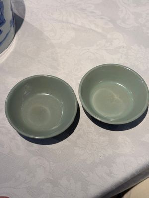 A pair of Chinese Longquan celadon saucers, Song/Yuan — photo 1