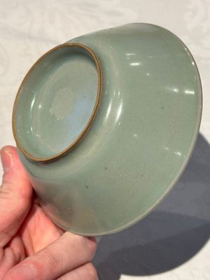 A pair of Chinese Longquan celadon saucers, Song/Yuan — photo 16