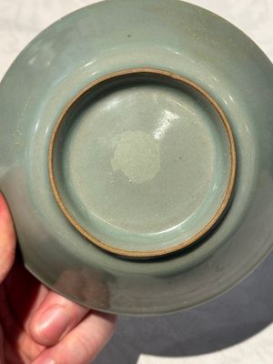 A pair of Chinese Longquan celadon saucers, Song/Yuan — photo 18