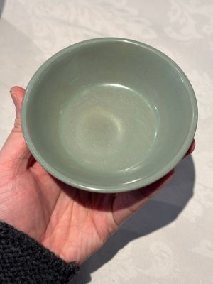 A pair of Chinese Longquan celadon saucers, Song/Yuan — photo 4