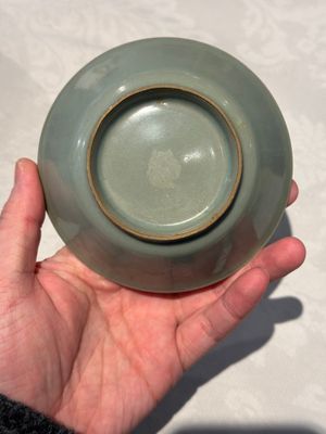 A pair of Chinese Longquan celadon saucers, Song/Yuan — photo 6